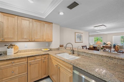 Condo in Sarasota, Florida, 2 bedrooms № 2150599 - photo 4