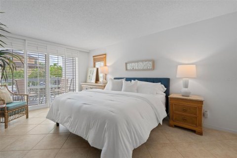 Condo in Sarasota, Florida, 2 bedrooms № 2150599 - photo 17
