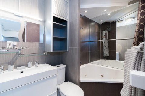 Villa ou maison à vendre à Hollywood, Floride: 3 chambres, 129.41 m2 № 2053125 - photo 2