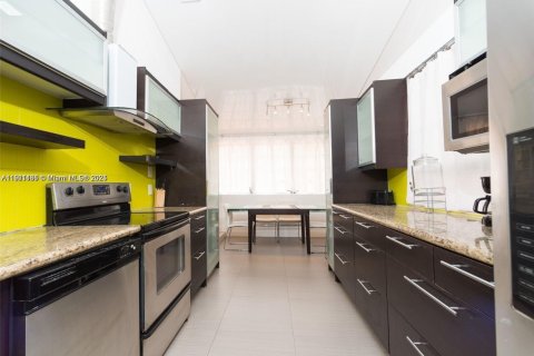 Villa ou maison à vendre à Hollywood, Floride: 3 chambres, 129.41 m2 № 2053125 - photo 14