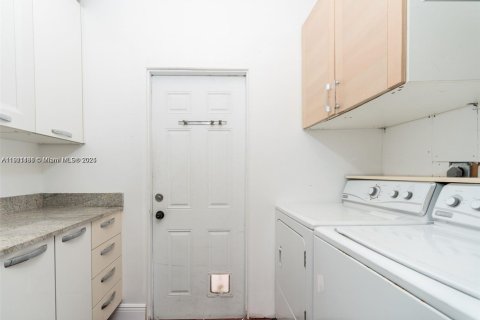 Villa ou maison à vendre à Hollywood, Floride: 3 chambres, 129.41 m2 № 2053125 - photo 5