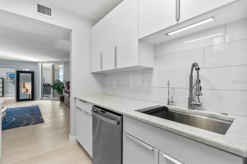Condominio en venta en Sarasota, Florida, 1 dormitorio, 76.18 m2 № 2100200 - foto 11