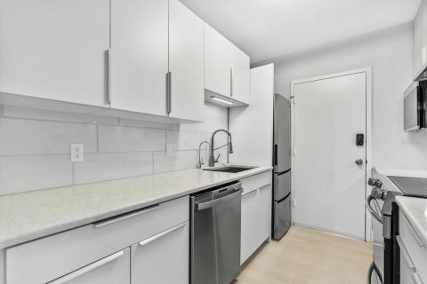 Condominio en venta en Sarasota, Florida, 1 dormitorio, 76.18 m2 № 2100200 - foto 12