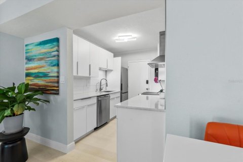 Condominio en venta en Sarasota, Florida, 1 dormitorio, 76.18 m2 № 2100200 - foto 16