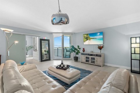 Condominio en venta en Sarasota, Florida, 1 dormitorio, 76.18 m2 № 2100200 - foto 3