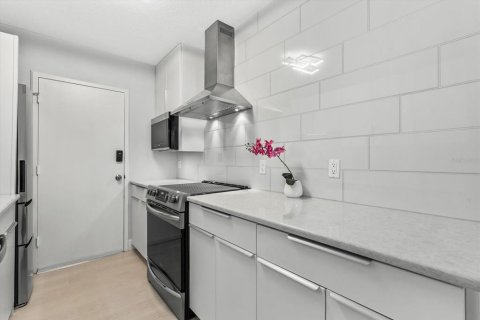 Condominio en venta en Sarasota, Florida, 1 dormitorio, 76.18 m2 № 2100200 - foto 10