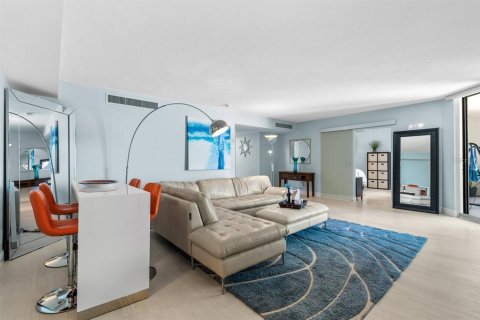 Condominio en venta en Sarasota, Florida, 1 dormitorio, 76.18 m2 № 2100200 - foto 15