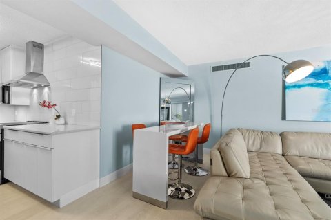 Condominio en venta en Sarasota, Florida, 1 dormitorio, 76.18 m2 № 2100200 - foto 18