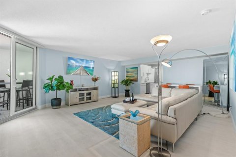 Condominio en venta en Sarasota, Florida, 1 dormitorio, 76.18 m2 № 2100200 - foto 14