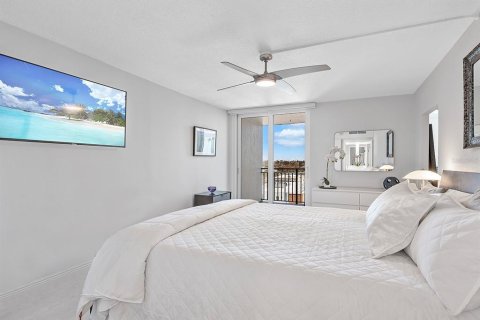 Condominio en venta en Sarasota, Florida, 1 dormitorio, 76.18 m2 № 2100200 - foto 22