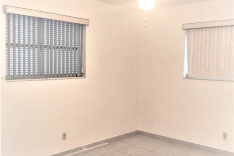 House in Hollywood, Florida 3 bedrooms, 170.2 sq.m. № 1962651 - photo 11