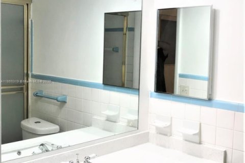 House in Hollywood, Florida 3 bedrooms, 170.2 sq.m. № 1962651 - photo 12