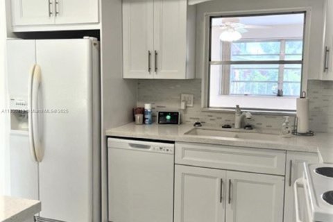 House in Hollywood, Florida 3 bedrooms, 170.2 sq.m. № 1962651 - photo 6