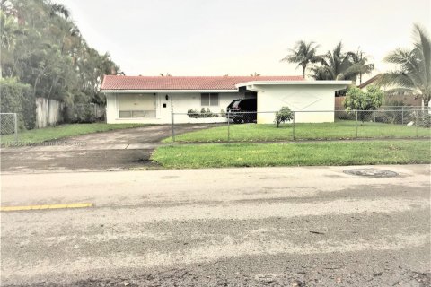 House in Hollywood, Florida 3 bedrooms, 170.2 sq.m. № 1962651 - photo 20
