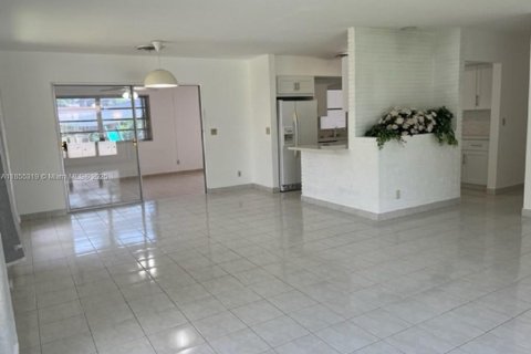 House in Hollywood, Florida 3 bedrooms, 170.2 sq.m. № 1962651 - photo 3