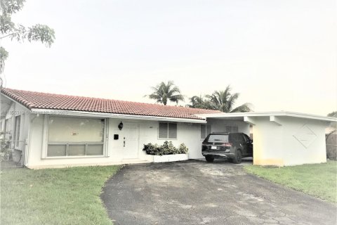 House in Hollywood, Florida 3 bedrooms, 170.2 sq.m. № 1962651 - photo 1