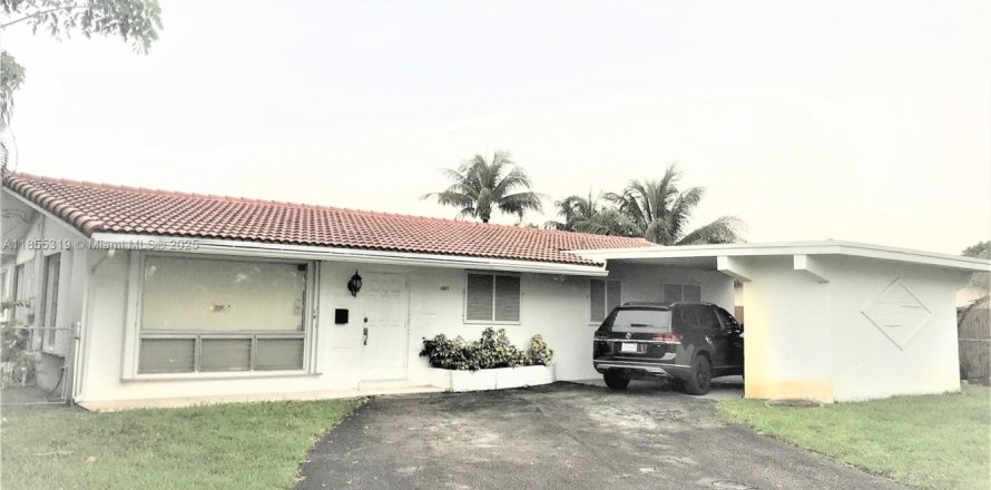 House in Hollywood, Florida 3 bedrooms, 170.2 sq.m. № 1962651