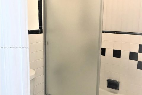 House in Hollywood, Florida 3 bedrooms, 170.2 sq.m. № 1962651 - photo 17