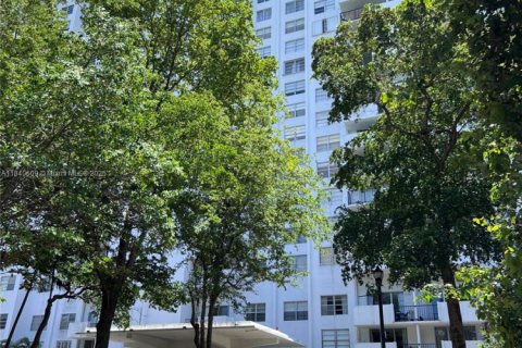 Купить кондоминиум в Авентура, Флорида 1 комната, 98.29м2, № 1981628 - фото 2