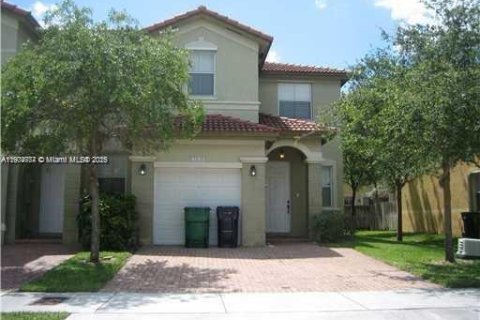 Townhouse in Doral, Florida 3 bedrooms, 156.35 sq.m. № 2013356