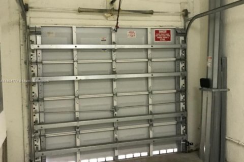 Townhouse in Doral, Florida 3 bedrooms, 156.35 sq.m. № 2013356 - photo 19