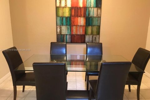 Townhouse in Doral, Florida 3 bedrooms, 156.35 sq.m. № 2013356 - photo 6