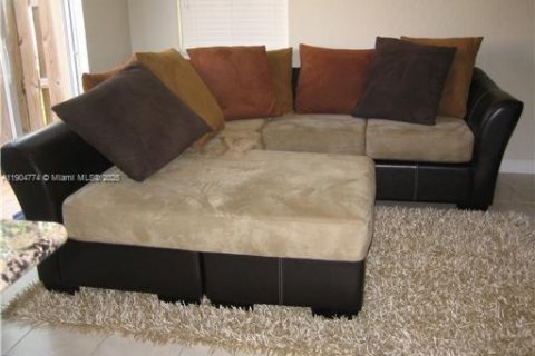 Townhouse in Doral, Florida 3 bedrooms, 156.35 sq.m. № 2013356 - photo 11