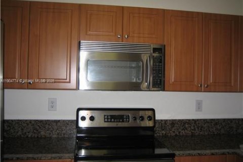 Townhouse in Doral, Florida 3 bedrooms, 156.35 sq.m. № 2013356 - photo 9