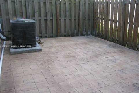 Townhouse in Doral, Florida 3 bedrooms, 156.35 sq.m. № 2013356 - photo 18