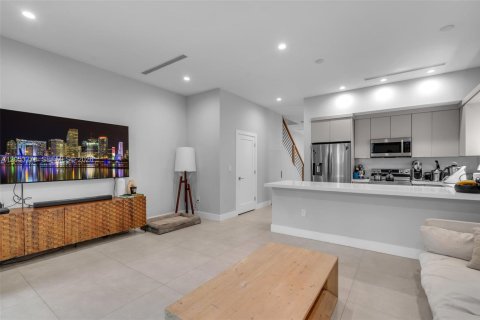 Touwnhouse à vendre à Miami, Floride: 3 chambres, 212.19 m2 № 2247889 - photo 13
