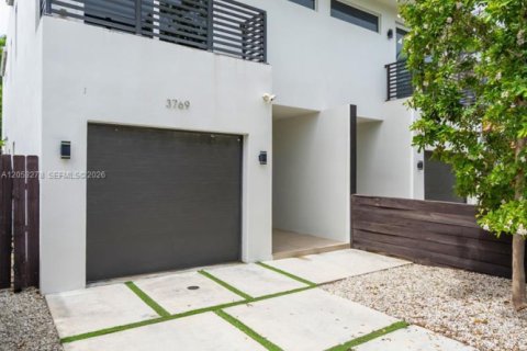 Touwnhouse à Miami, Floride 3 chambres, 212.19 m2 № 2247889