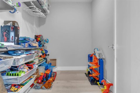 Touwnhouse à vendre à Miami, Floride: 3 chambres, 212.19 m2 № 2247889 - photo 27