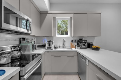 Touwnhouse à vendre à Miami, Floride: 3 chambres, 212.19 m2 № 2247889 - photo 17