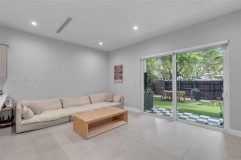 Touwnhouse à vendre à Miami, Floride: 3 chambres, 212.19 m2 № 2247889 - photo 15