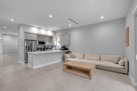 Touwnhouse à vendre à Miami, Floride: 3 chambres, 212.19 m2 № 2247889 - photo 14