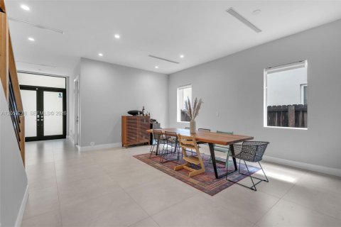Touwnhouse à vendre à Miami, Floride: 3 chambres, 212.19 m2 № 2247889 - photo 7