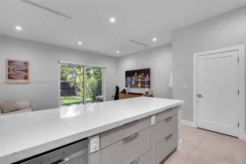Touwnhouse à vendre à Miami, Floride: 3 chambres, 212.19 m2 № 2247889 - photo 16