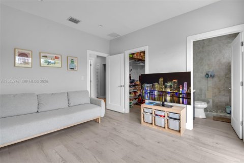 Touwnhouse à vendre à Miami, Floride: 3 chambres, 212.19 m2 № 2247889 - photo 25