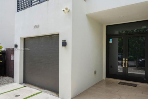Touwnhouse à vendre à Miami, Floride: 3 chambres, 212.19 m2 № 2247889 - photo 4