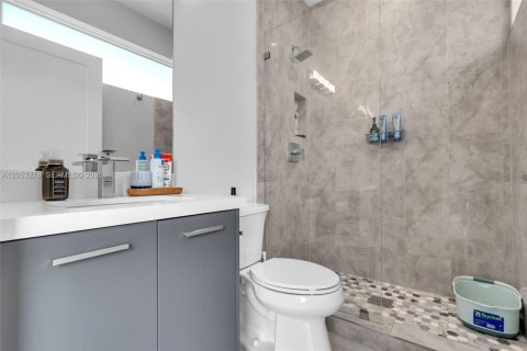 Touwnhouse à vendre à Miami, Floride: 3 chambres, 212.19 m2 № 2247889 - photo 26
