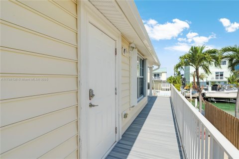 House in Marathon, Florida 3 bedrooms, 98.1 sq.m. № 1712053 - photo 27