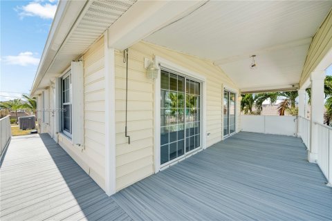 House in Marathon, Florida 3 bedrooms, 98.1 sq.m. № 1712053 - photo 28