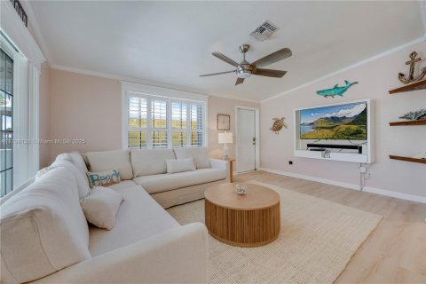 House in Marathon, Florida 3 bedrooms, 98.1 sq.m. № 1712053 - photo 12