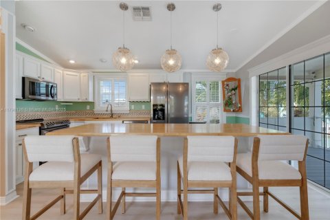 House in Marathon, Florida 3 bedrooms, 98.1 sq.m. № 1712053 - photo 13