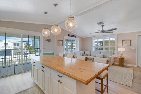 House in Marathon, Florida 3 bedrooms, 98.1 sq.m. № 1712053 - photo 16