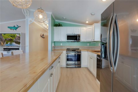 House in Marathon, Florida 3 bedrooms, 98.1 sq.m. № 1712053 - photo 15
