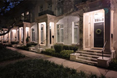 Adosado en venta en Coral Gables, Florida, 4 dormitorios, 323.76 m2 № 2008729 - foto 3