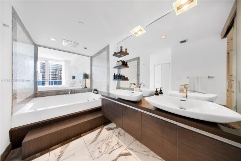 Купить кондоминиум в Майами, Флорида 2 спальни, 138.8м2, № 1979935 - фото 15