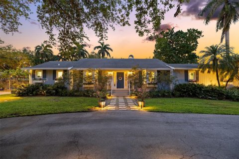 House in Miami, Florida 4 bedrooms, 329.71 sq.m. № 1693277 - photo 1