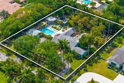 House in Miami, Florida 4 bedrooms, 329.71 sq.m. № 1693277 - photo 4